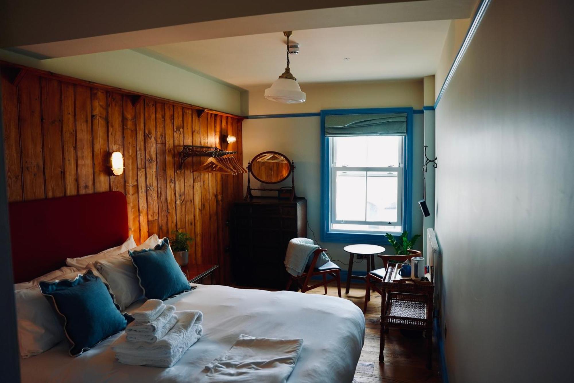 The London & Paris Hotel *