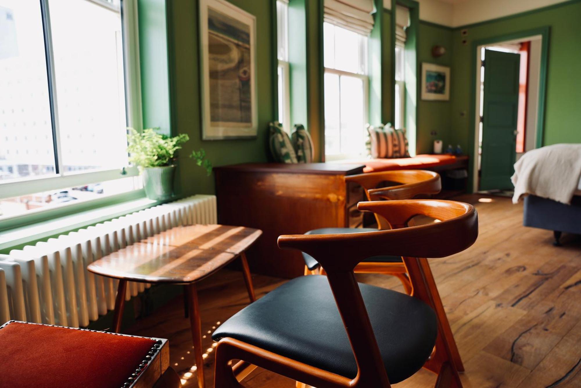 The London & Paris Hotel *