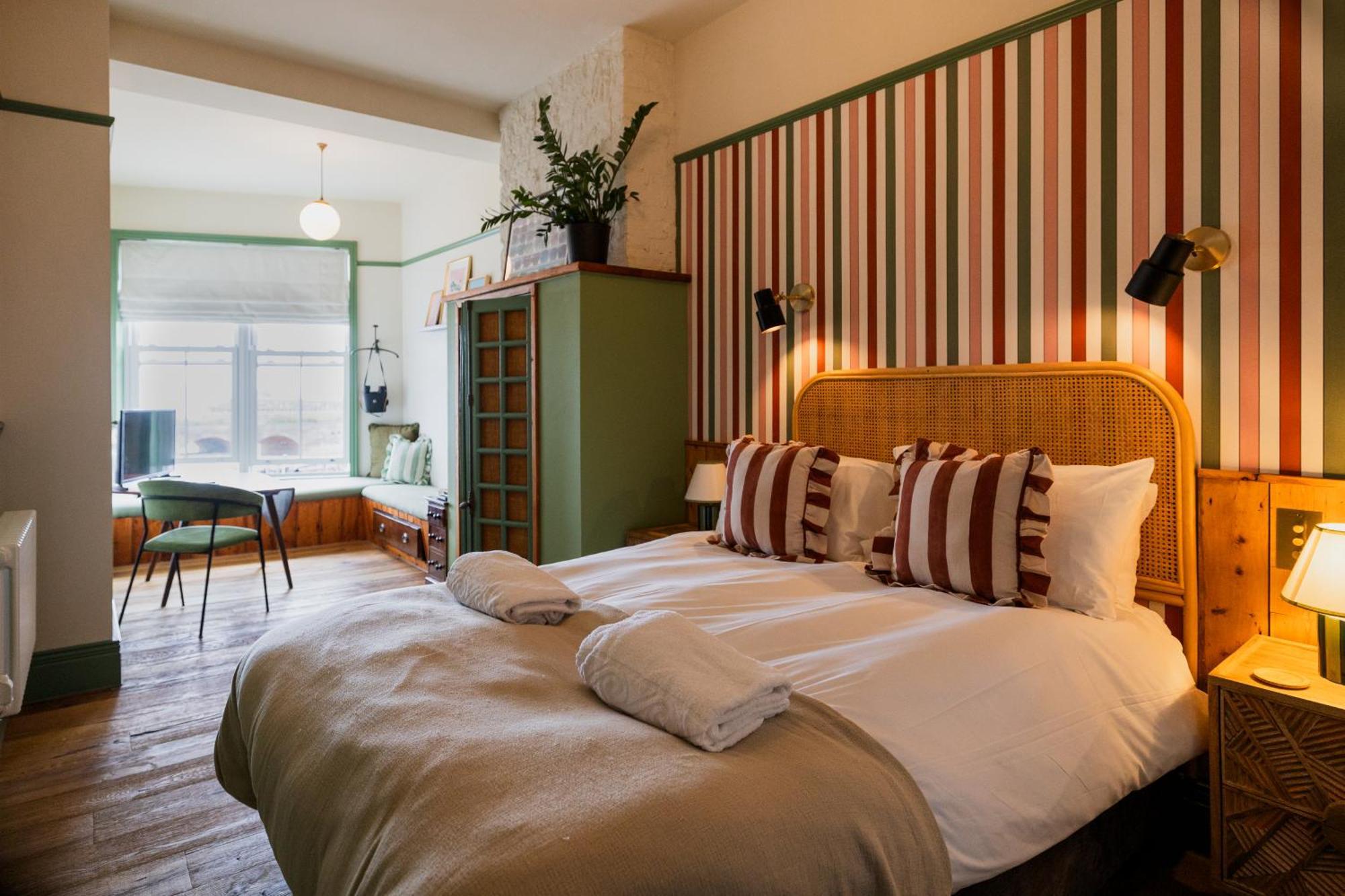The London & Paris Hotel *